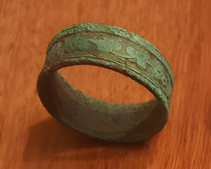bronzefingerring.jpg