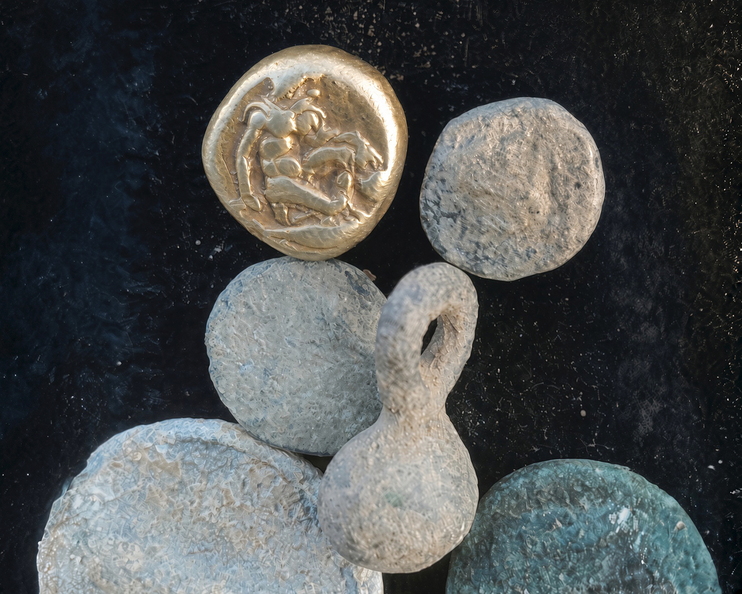 ^ Gold Coin And Coin Mix